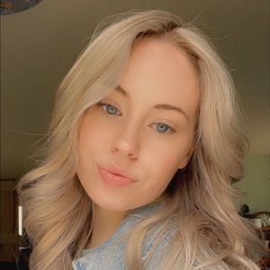 Meet your Posher, Becca